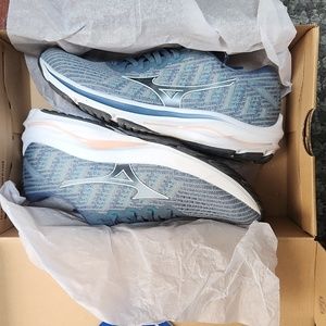 Mizuno Wave Rider 25 Running Sneaker